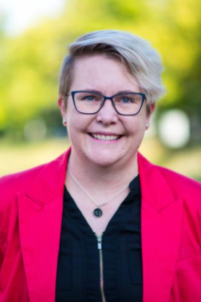 Woman with blond hair and glasses